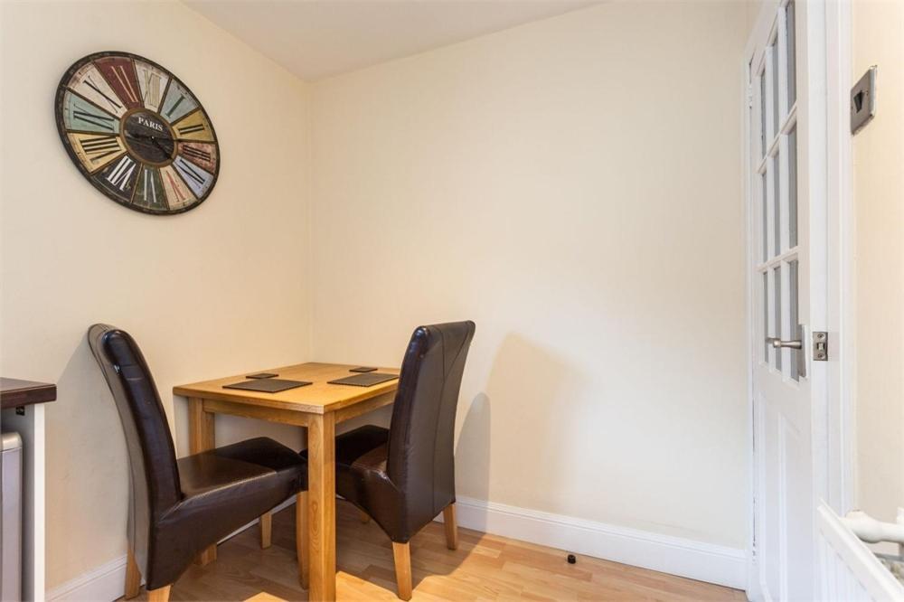 Chapel Street 42B First Floor 1-Bedroom Apartment, Aberdeen City Center Esterno foto